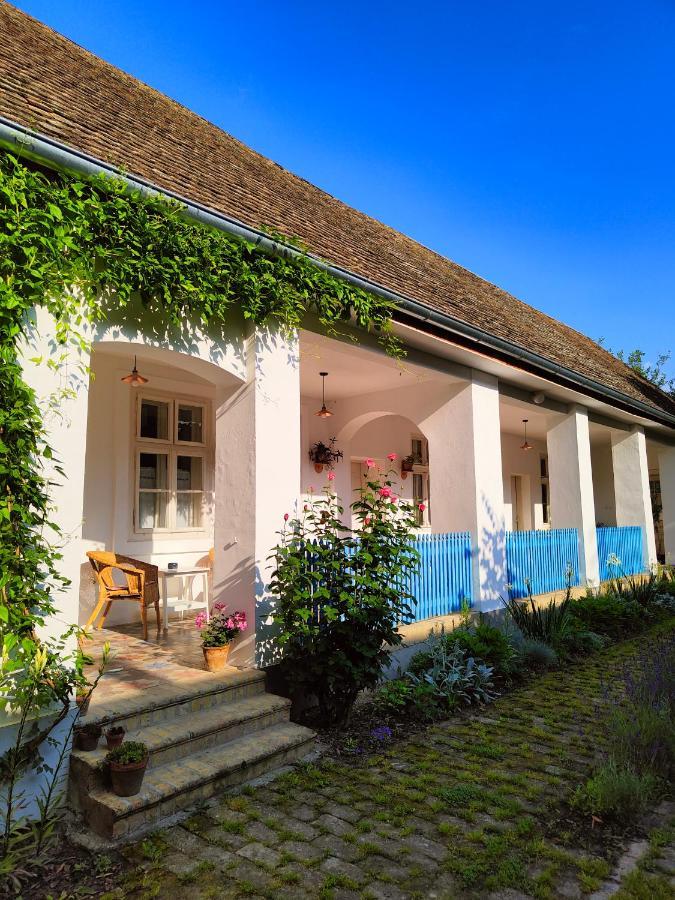 Ethno&Coffee House Tulip Bed and Breakfast Glozan Buitenkant foto