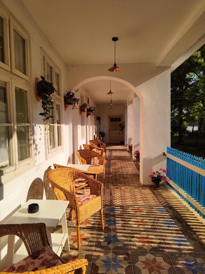 Ethno&Coffee House Tulip Bed and Breakfast Glozan Buitenkant foto