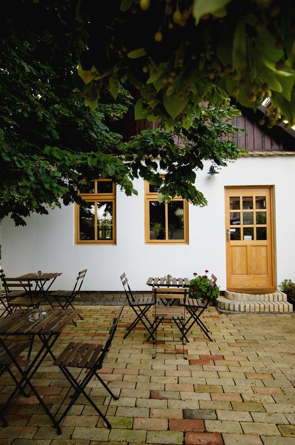 Ethno&Coffee House Tulip Bed and Breakfast Glozan Buitenkant foto
