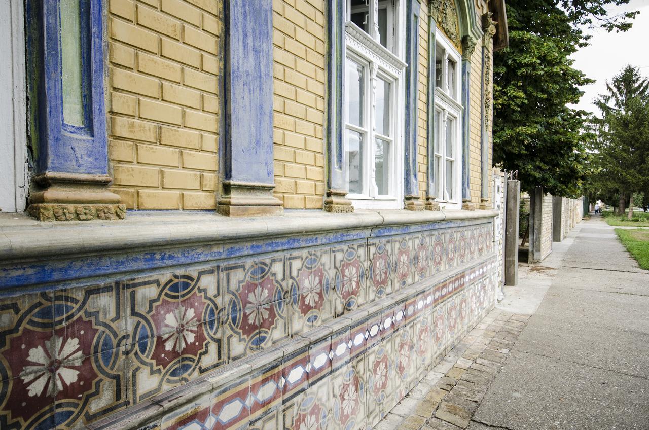 Ethno&Coffee House Tulip Bed and Breakfast Glozan Buitenkant foto